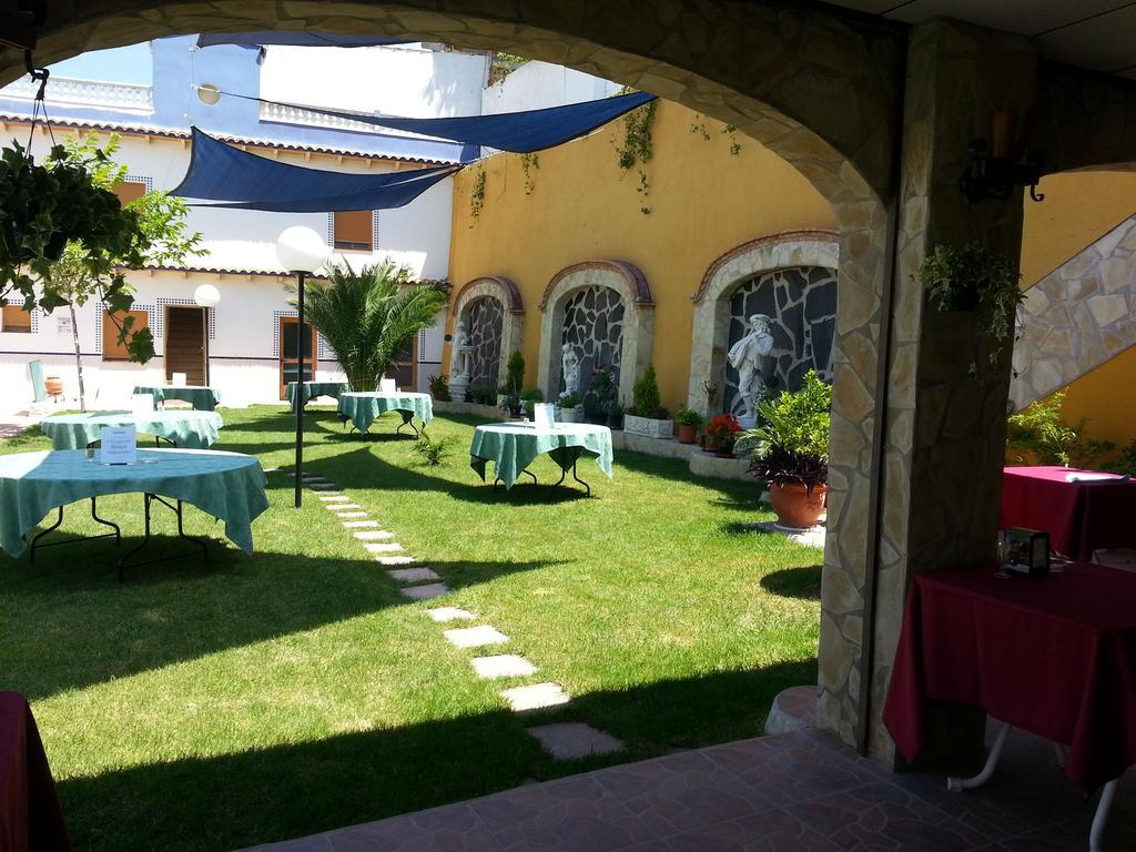 Hotel La Moraleda - Complejo Las Delicias Виянуева дел Арсобиспо Екстериор снимка